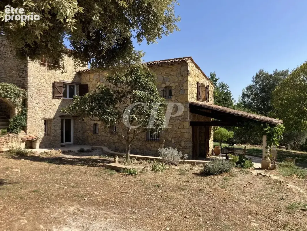 Flayosc maison t5 sur 1 hectare avec piscine - photo 2