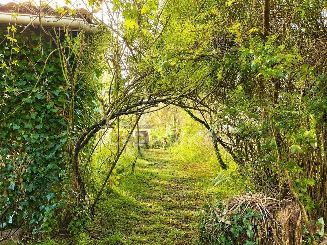 Certaines maisons séduisent par ce qu'elles sont, d'autres par tout ce qu'elles peuvent devenir - Vanzac (17) - photo 14
