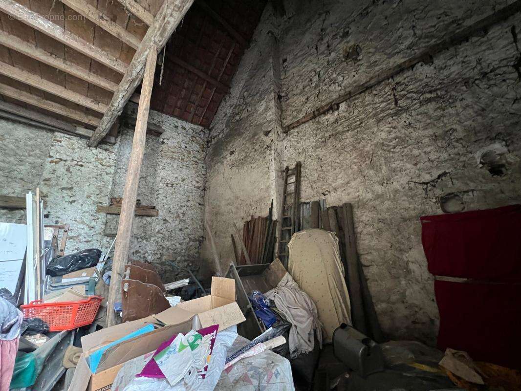 Maison à SAINT-THIBAULT-DES-VIGNES