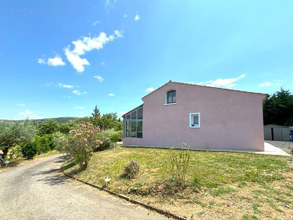 Maison à SAINT-ETIENNE-DE-FONTBELLON