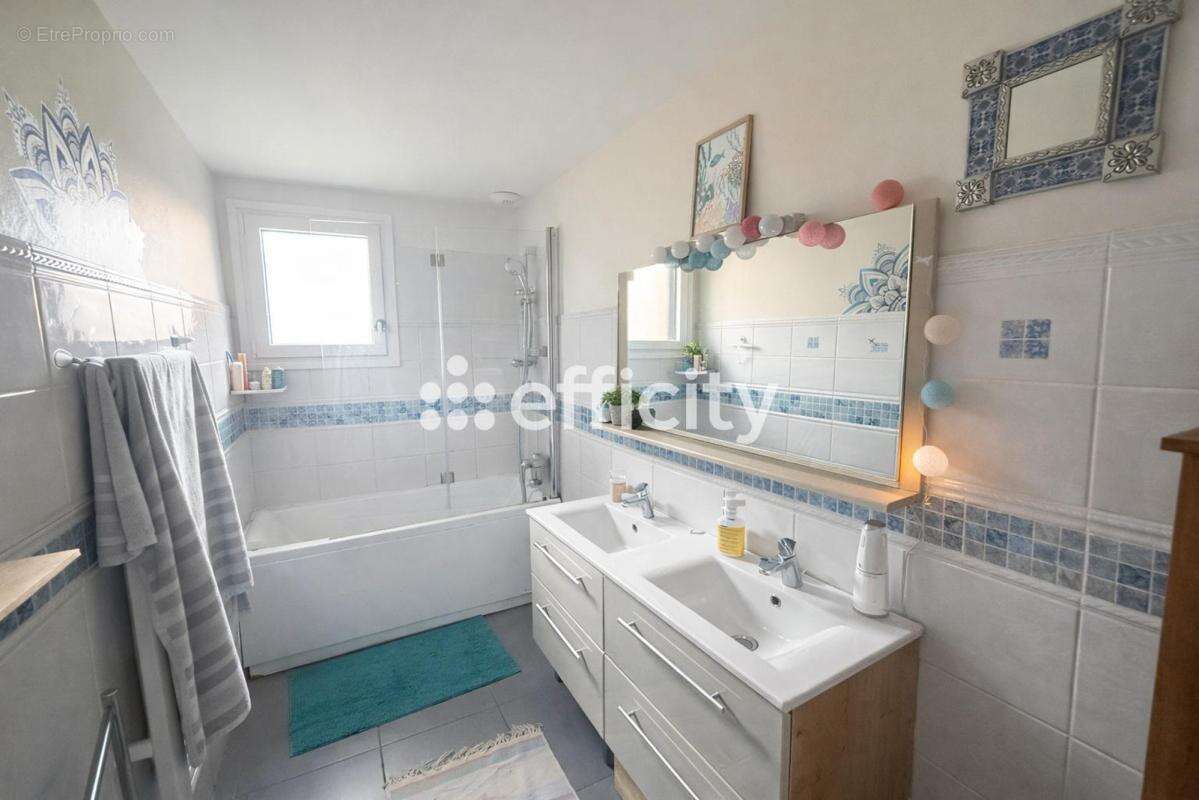 Maison à ENNETIERES-EN-WEPPES