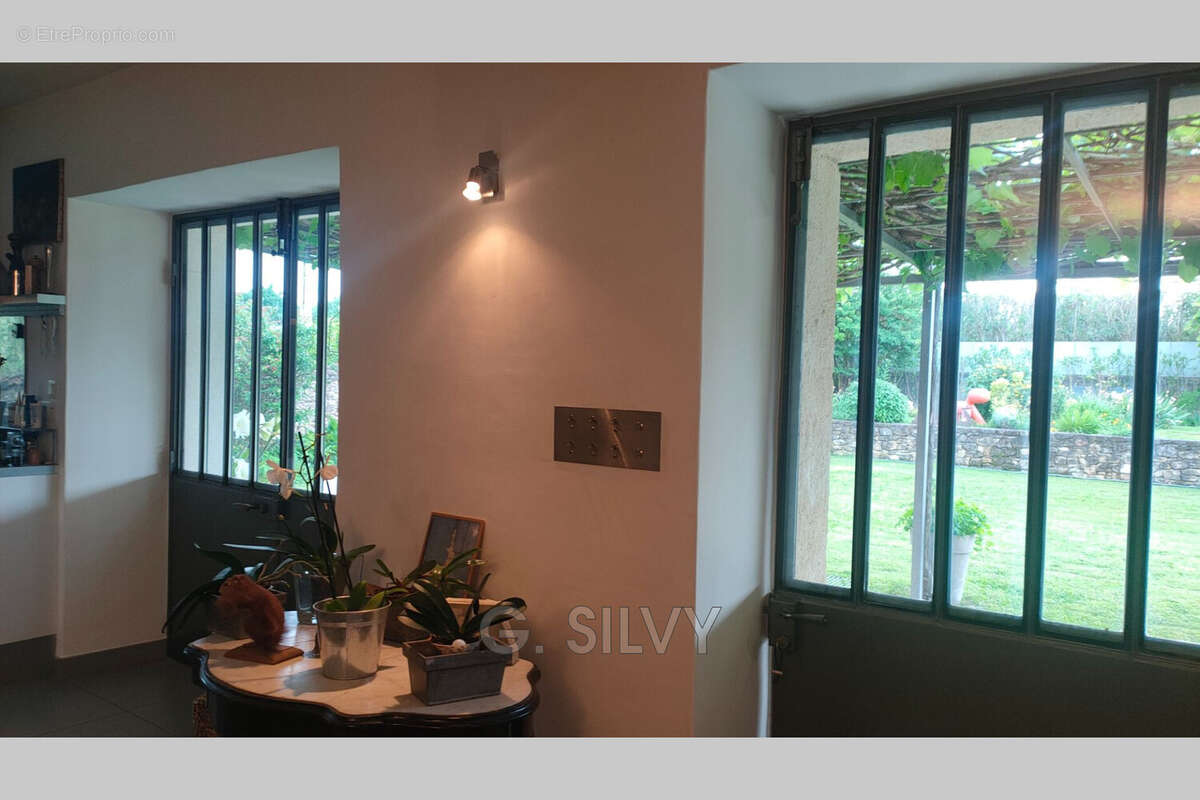 Maison à SUZE-LA-ROUSSE