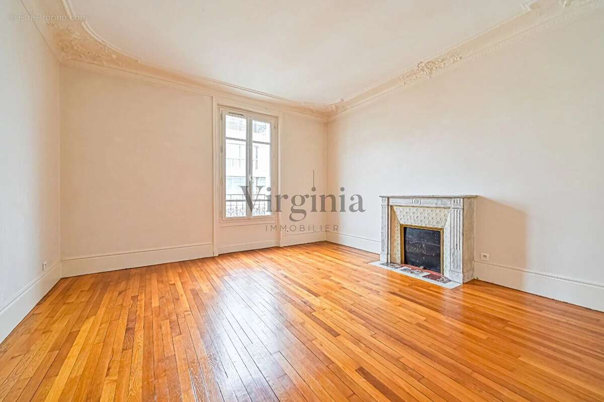 Appartement à CHARENTON-LE-PONT