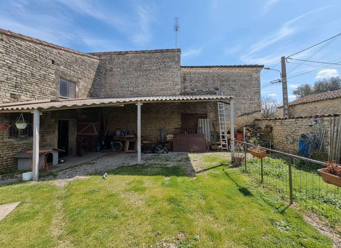 Maison en pierre à rafraichir - 2 chambres - jardin - photo 21