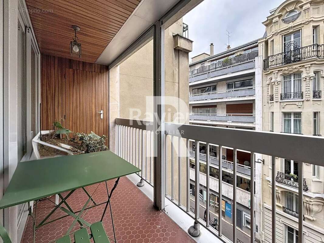 Appartement à PARIS-16E