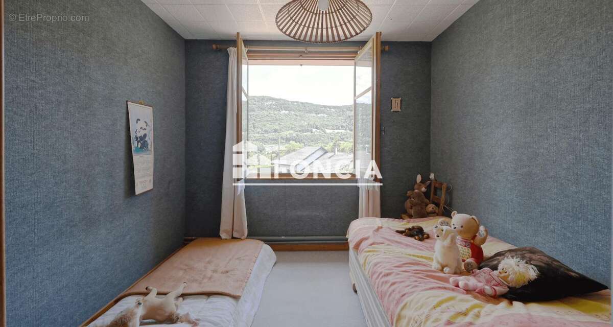 EXCLUSIVITE FONCIA MONTAGNOLE Maison familiale 187m² - 6 chambres - 1400m² - Fort potentiel - photo 11