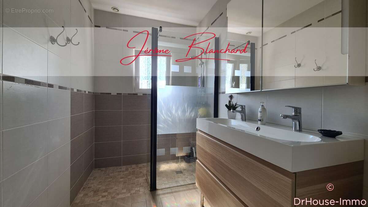 Maison à AMBARES-ET-LAGRAVE