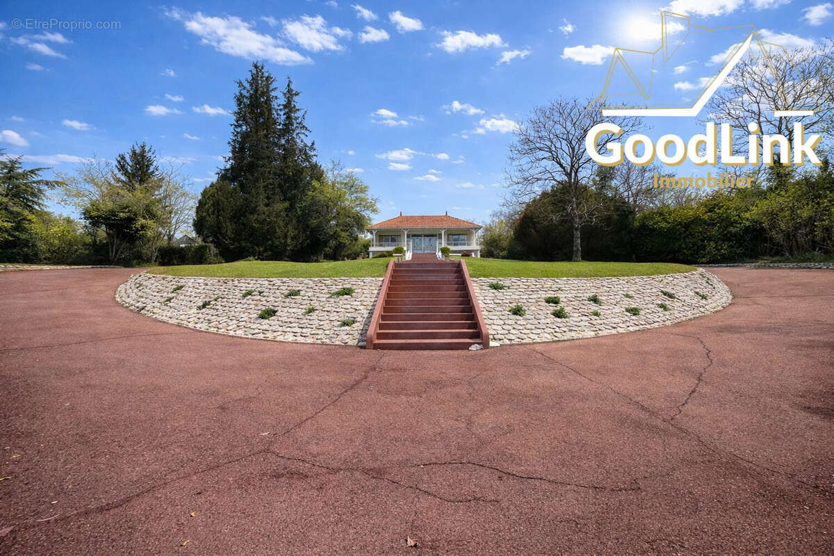 Maison à CRECY-LA-CHAPELLE