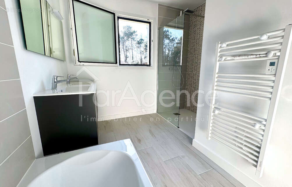 Maison à LES MATHES