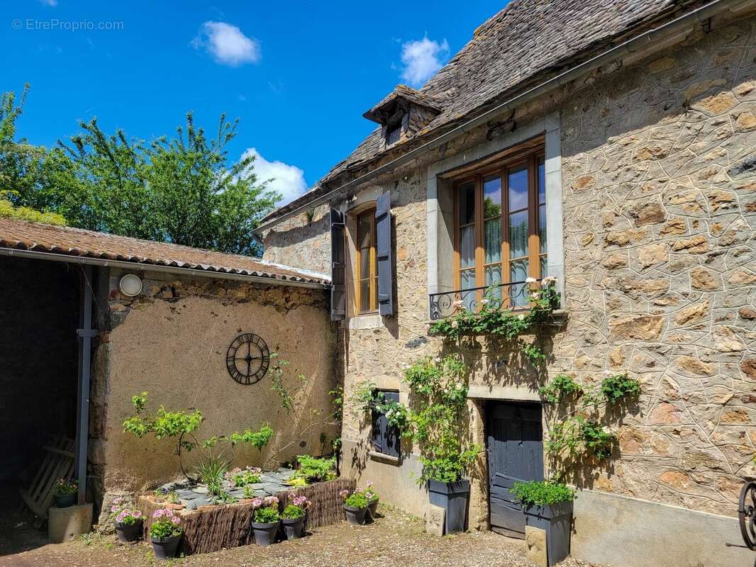 Commerce à VILLEFRANCHE-DE-ROUERGUE