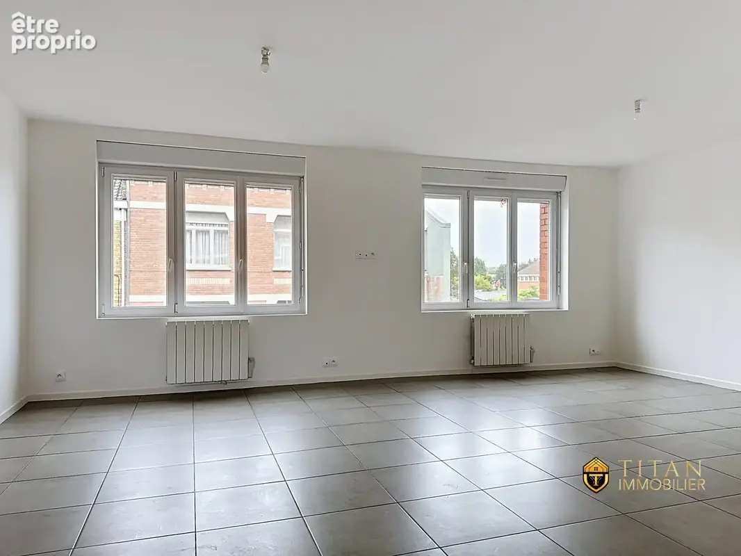 Maison semi individuelle de 60 m² habitables  2 chambres - Jardin  2 garages - Coudekerque-Branche (59210) - TITAN IMMOBILIER