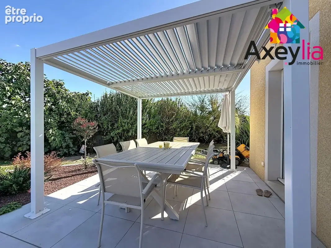 A vendre - mably - maison de plain-pied avec 3 chambres, terrain, pergola et piscine - photo 4