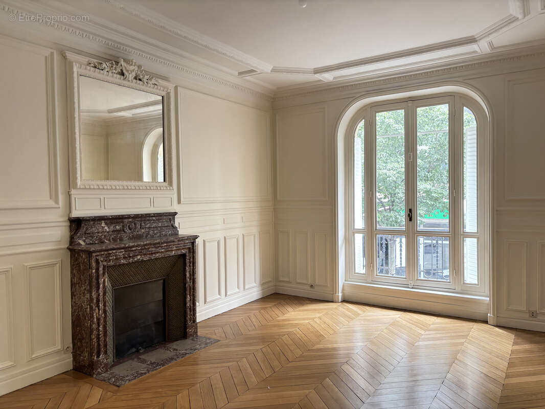 Appartement de caractère   immeuble haussmannien - photo 2