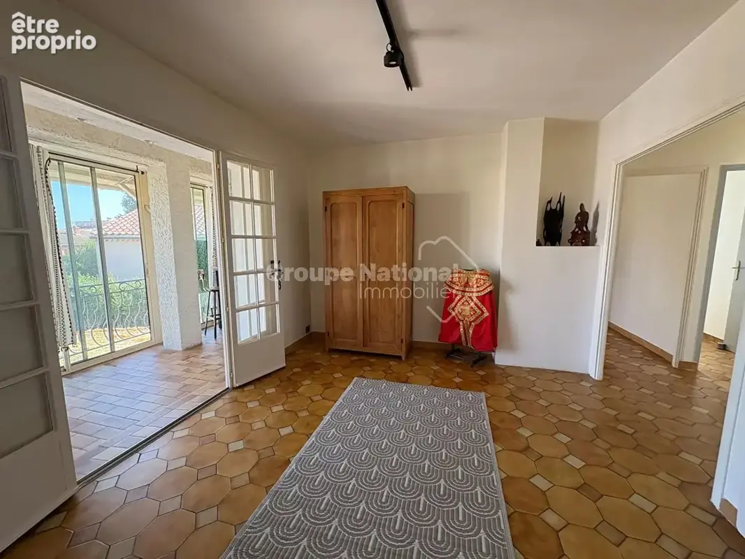 ROGNONAS Maison à vendre 4 chambres, jardin piscinable, grand garage ( possibilité 2 logement) - photo 3
