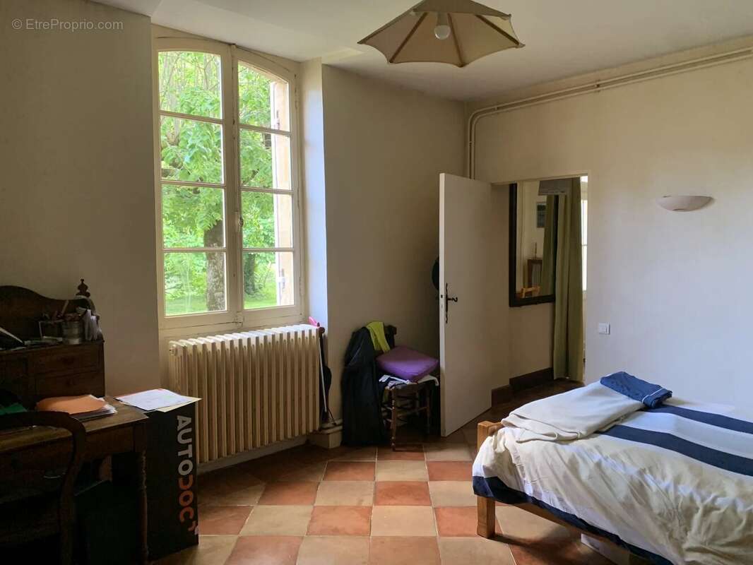 Maison mitoyenne avec 6 chambres, maison d'amis et dépendances - photo 10