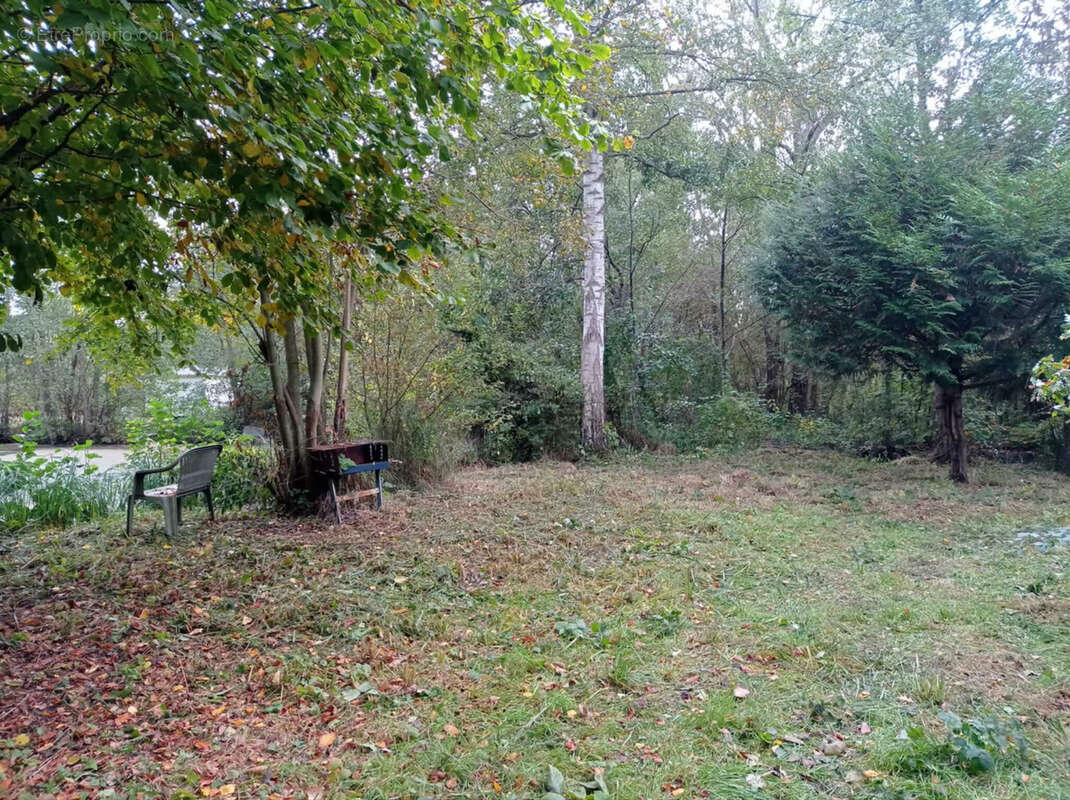 Terrain à GLISY
