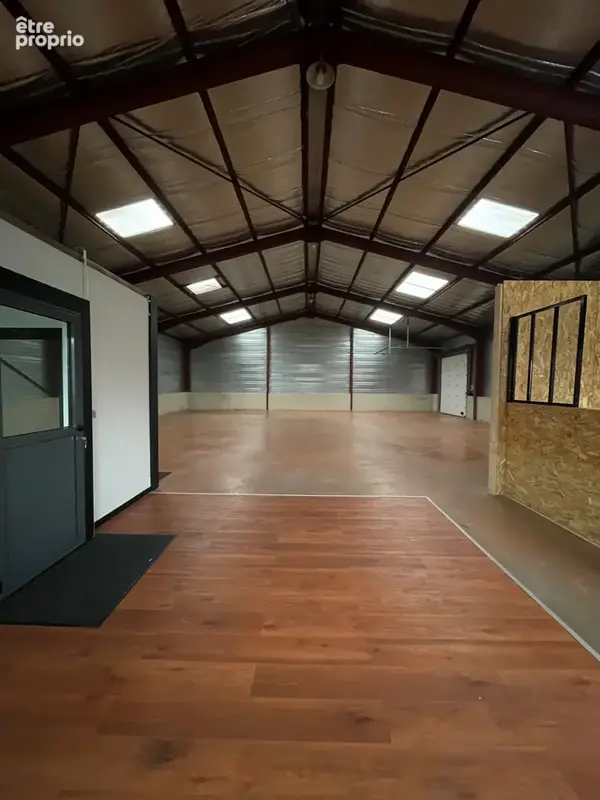 Entrepôt 320m2 avec quai de déchargement - photo 1