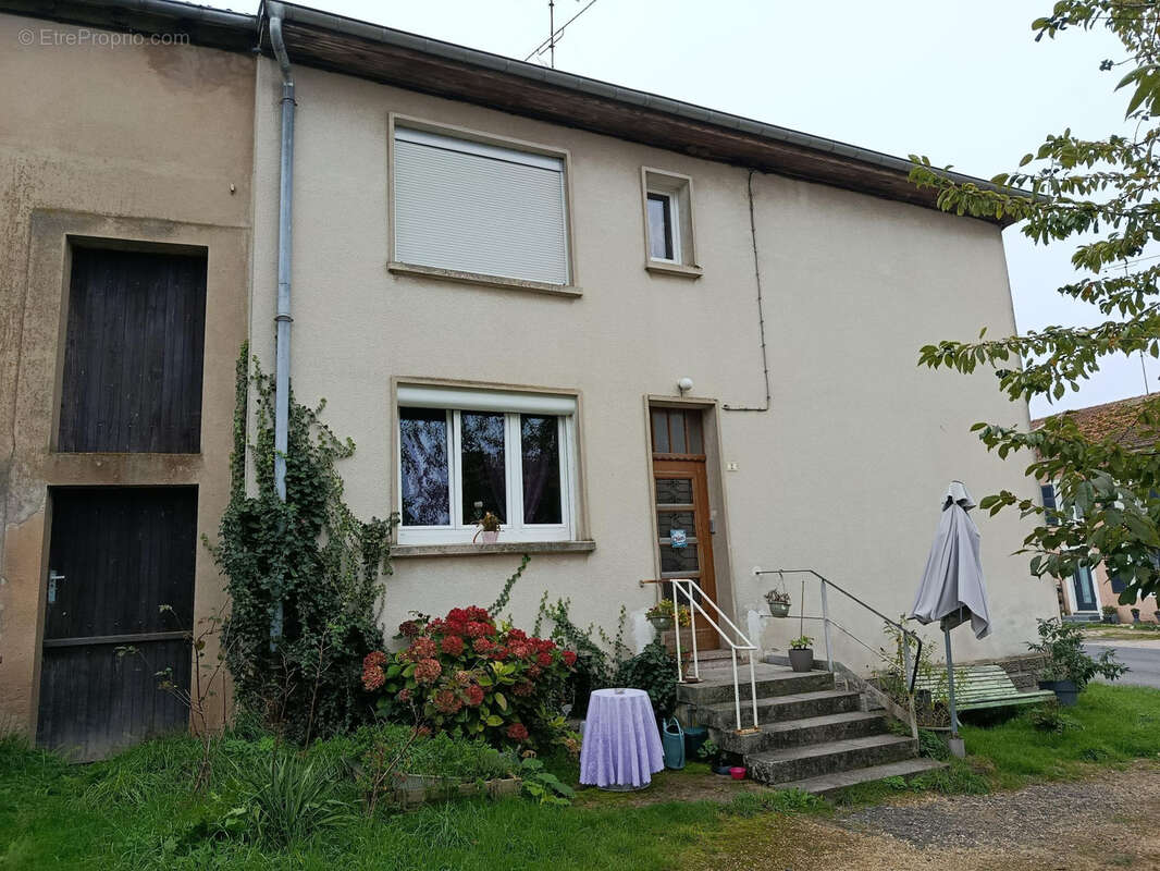 Maison à LINDRE-BASSE