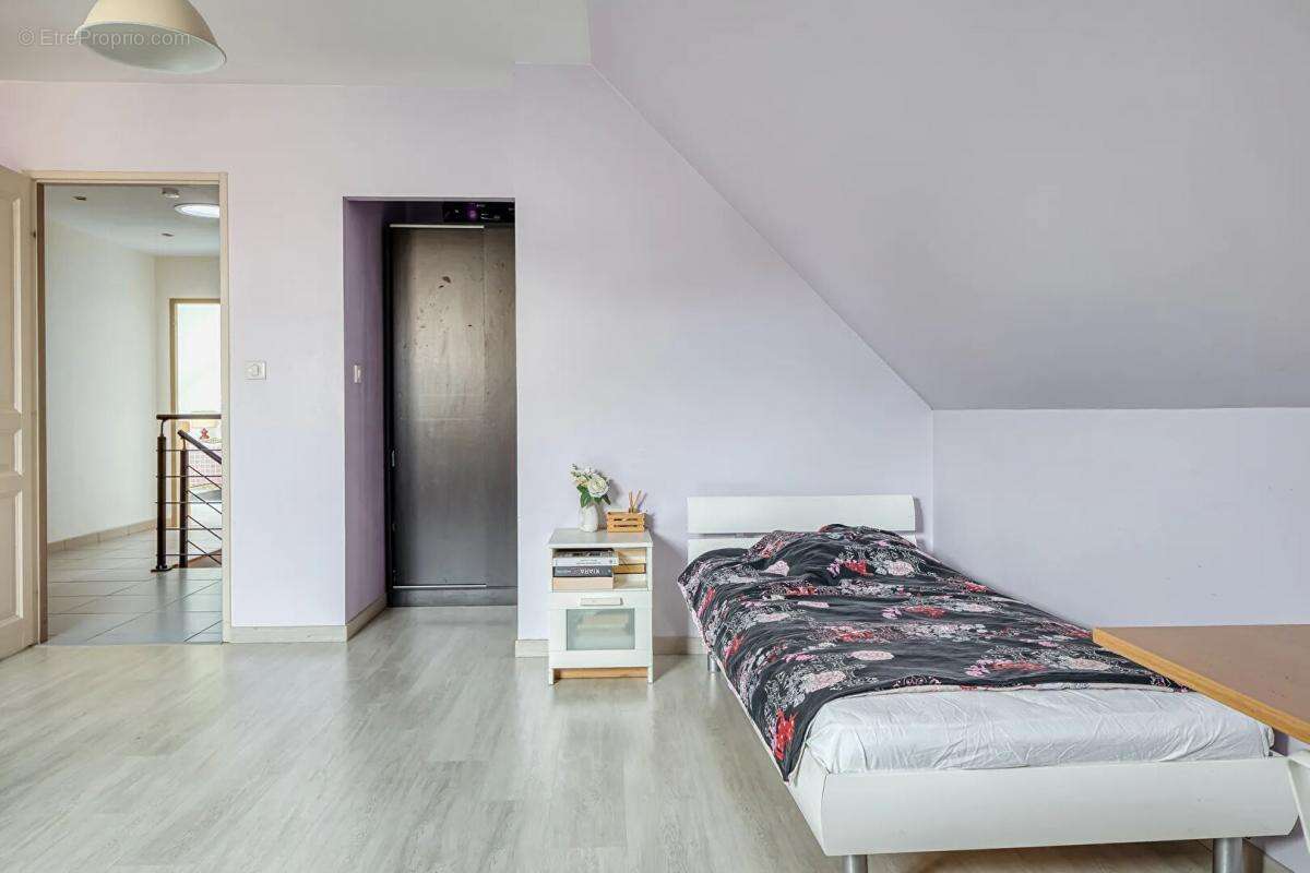 Maison à SAINT-ETIENNE-DU-ROUVRAY