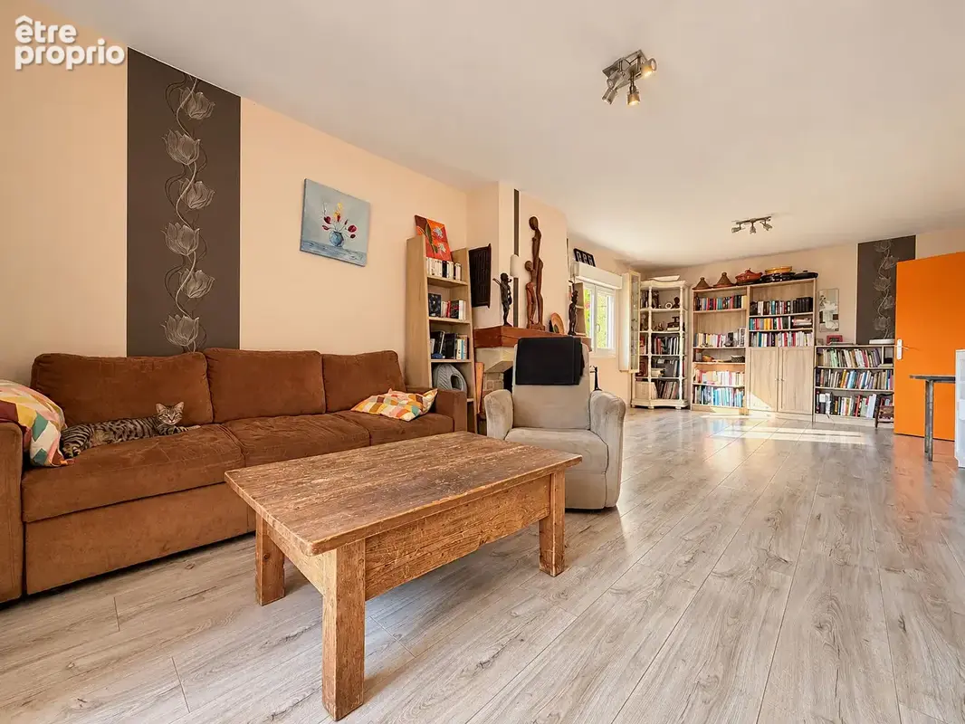 Maison 5 pièces - 4 chambres - Terrain de 7 380 m² - Au calme - photo 2