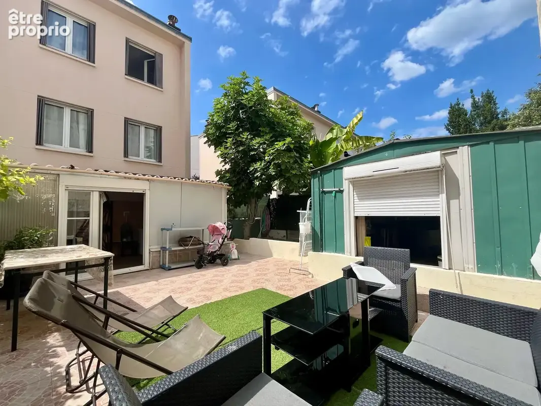 BOBIGNY - LES CASTORS : Superbe pavillon familial avec véranda et jardin - photo 9