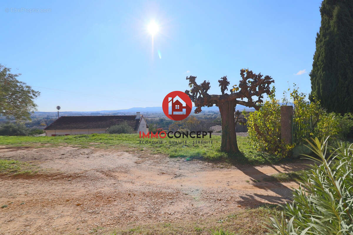 Maison à LAUDUN-L&#039;ARDOISE