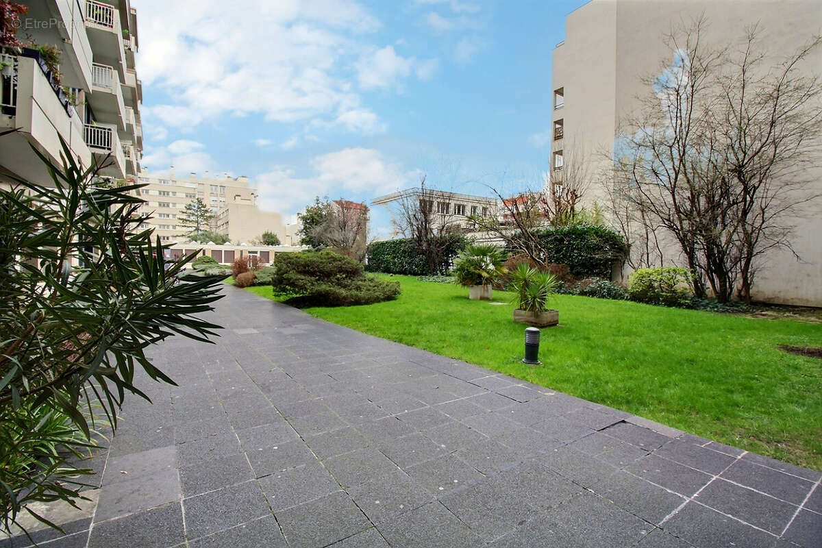 Appartement à COURBEVOIE