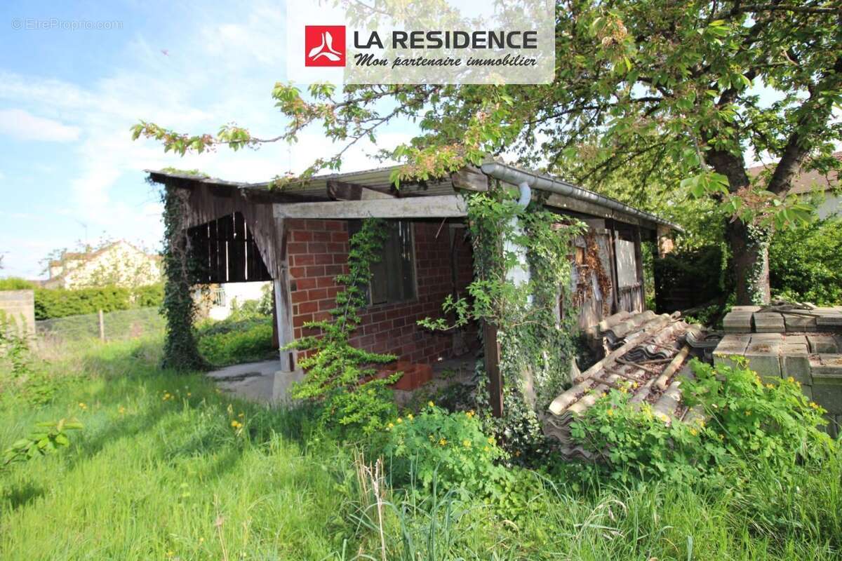 Terrain à LES MUREAUX