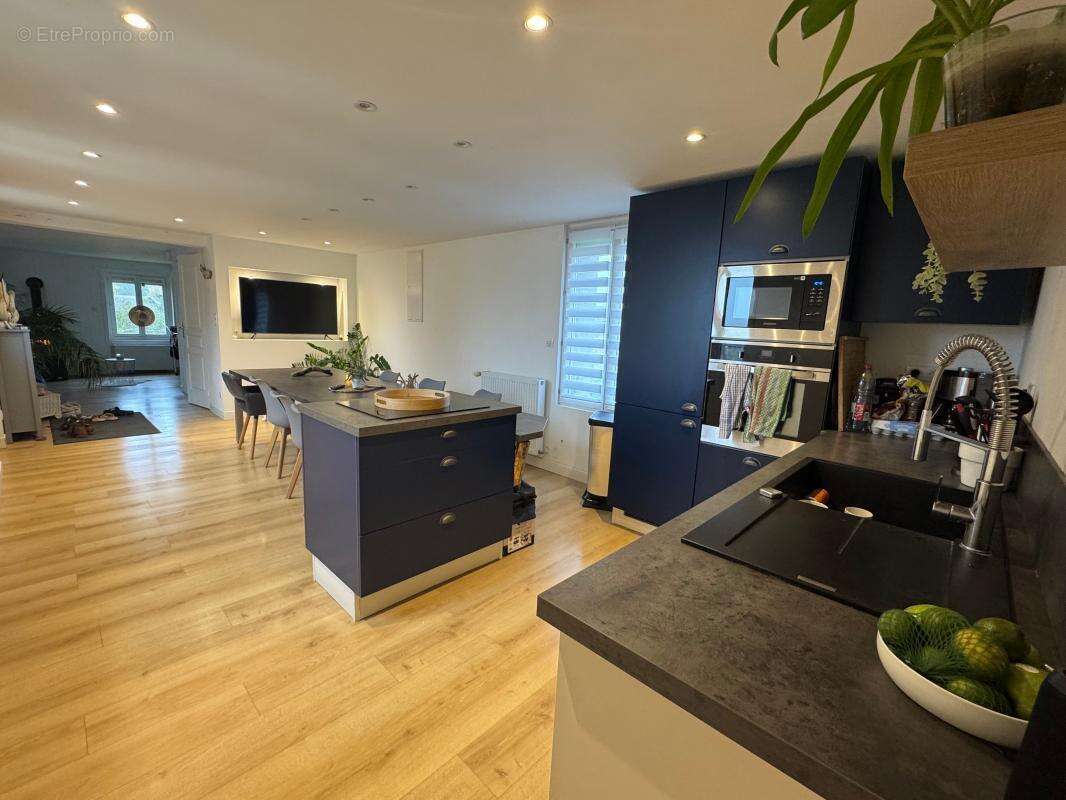 Maison à MAIGNELAY-MONTIGNY