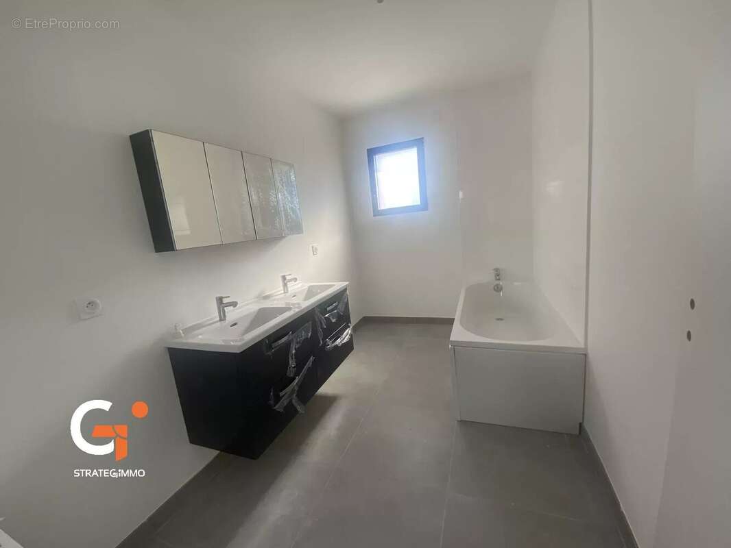 Maison à SAINT-ETIENNE-DU-ROUVRAY