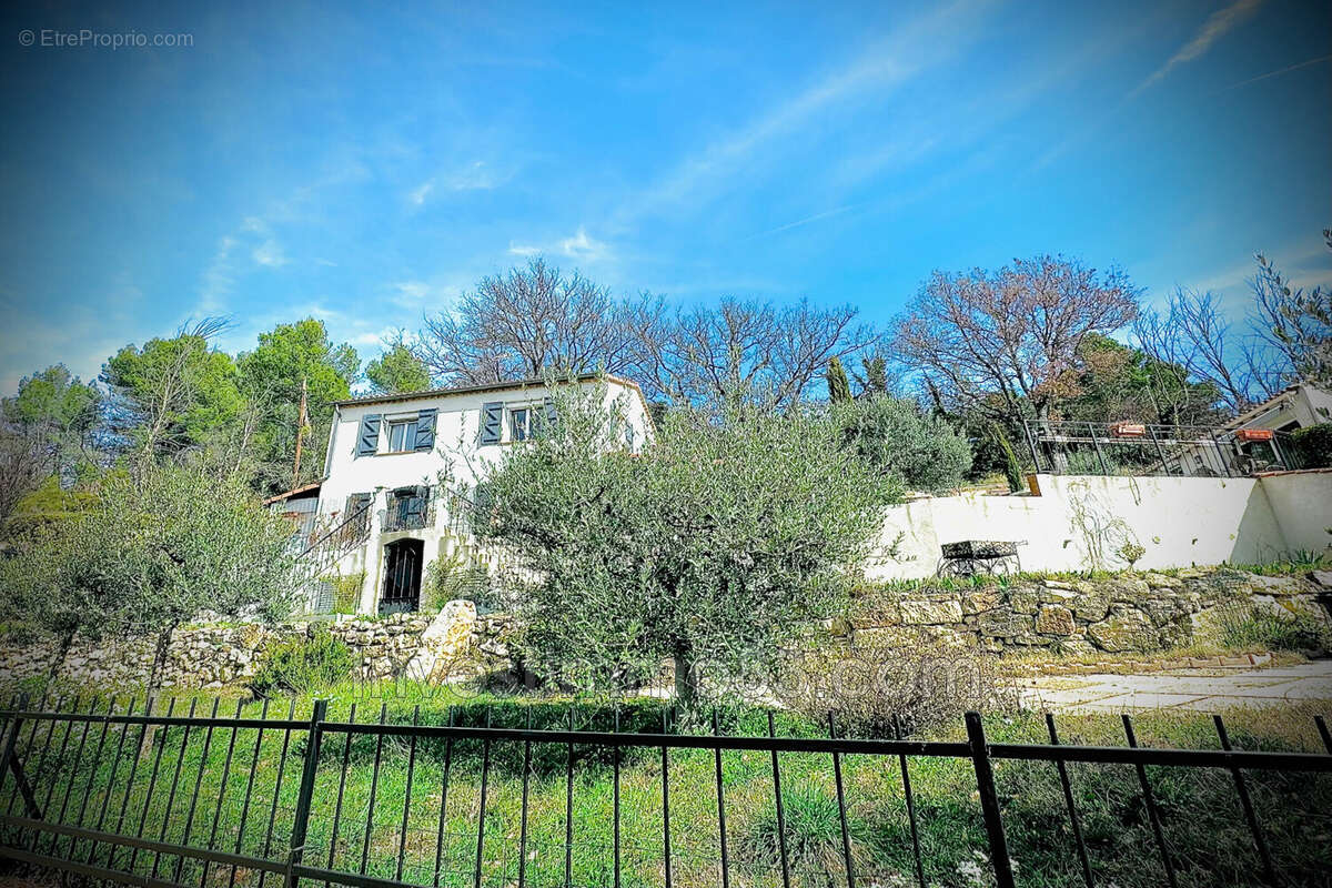 Maison à ARTIGNOSC-SUR-VERDON