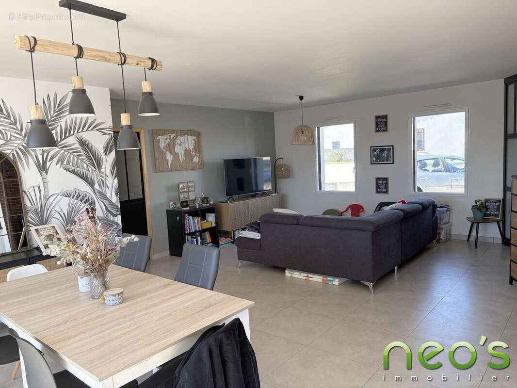 Maison à SAINT-MACAIRE-EN-MAUGES