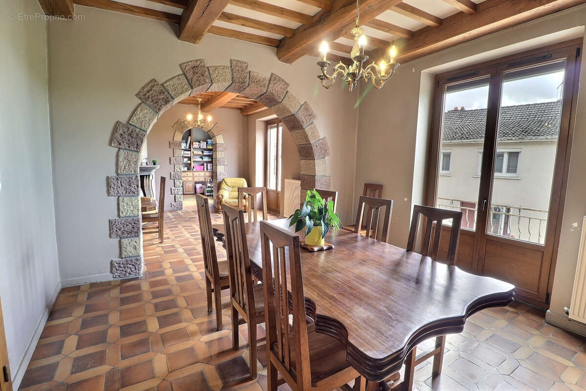 Maison mitoyenne de village avec 5 chambres et plus - photo 2