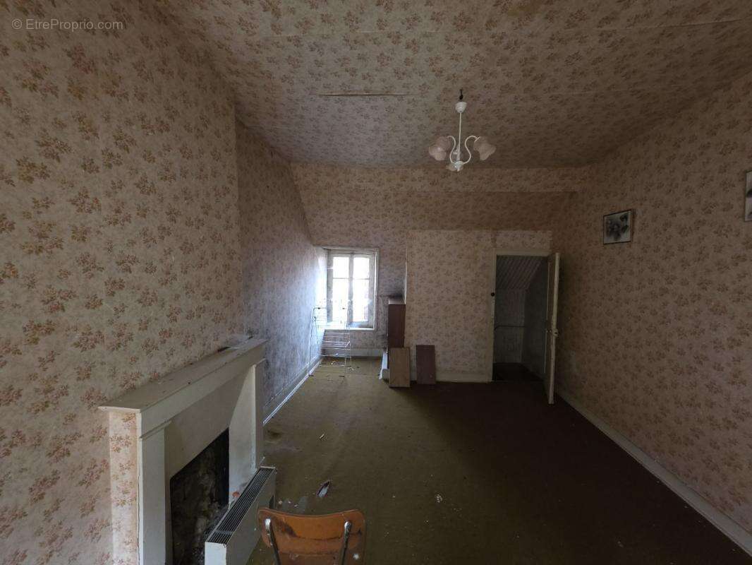 Maison à DUN-LE-POELIER