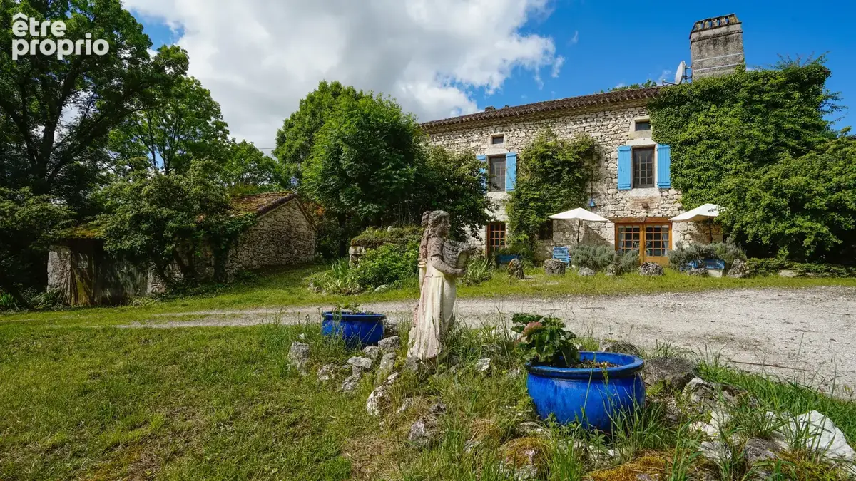Propriété équestre de caractère avec 5 hectares, piscine couverte et dépendances - photo 24