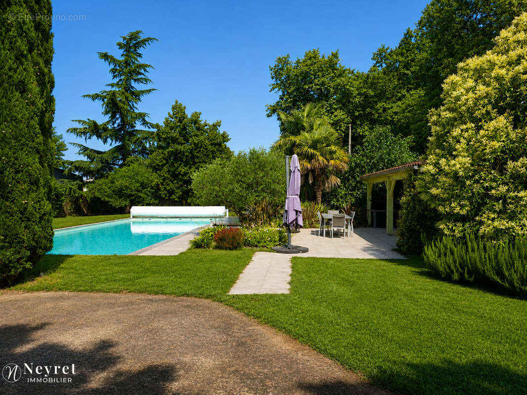Maison familiale avec piscine, parc paysagé et fort potentiel - photo 3