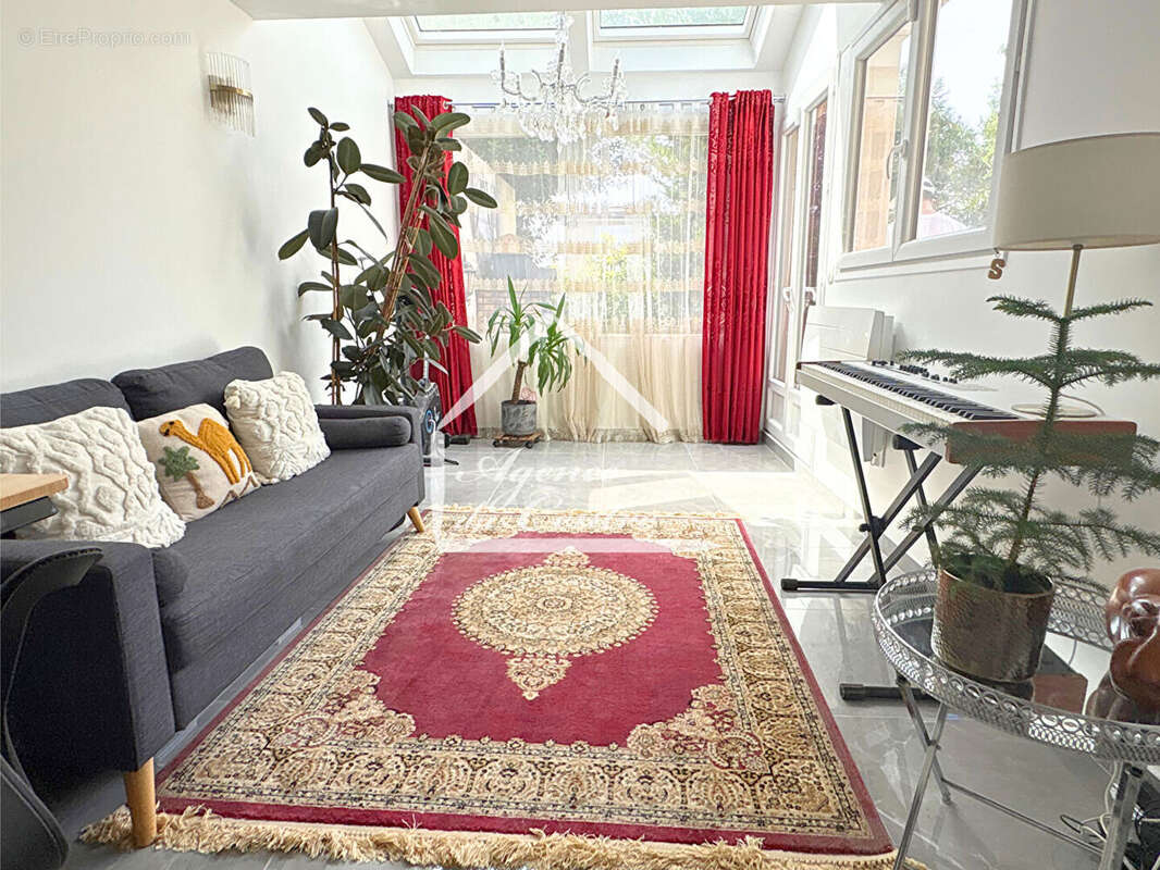 Maison rénovée de 115 m² - photo 11