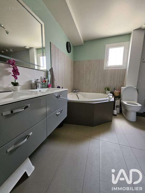 Maison 135 m² à Ully-Saint-Georges  - photo 4