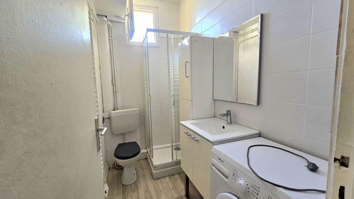 Appartement à SOLLIES-PONT
