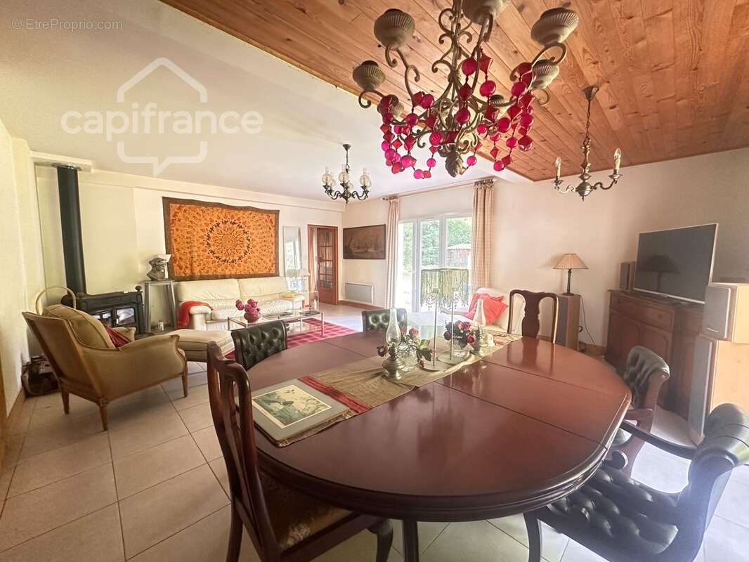 Maison familiale de 225 m² avec dépendance sur 3 022 m² - Domaine de Carheil à Plessé - photo 5