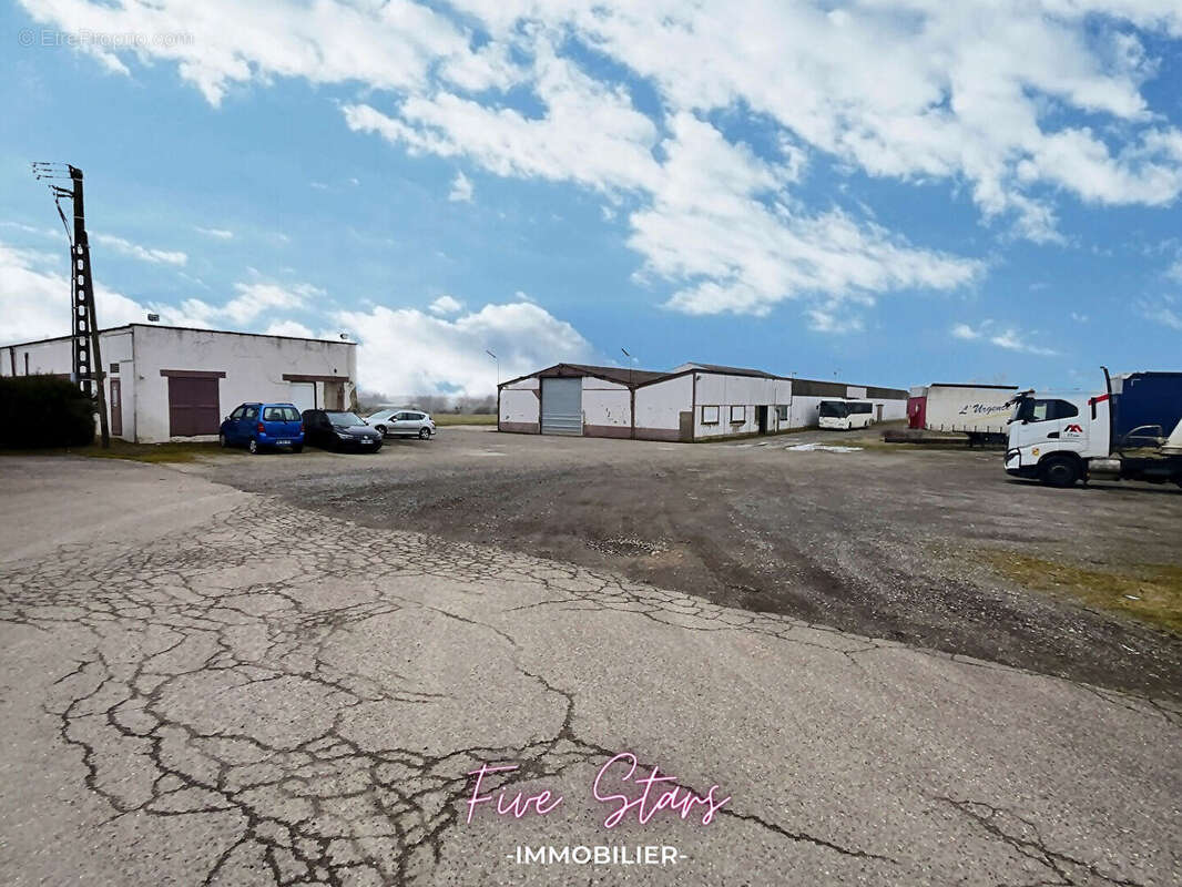 Terrain à DOMMARY-BARONCOURT