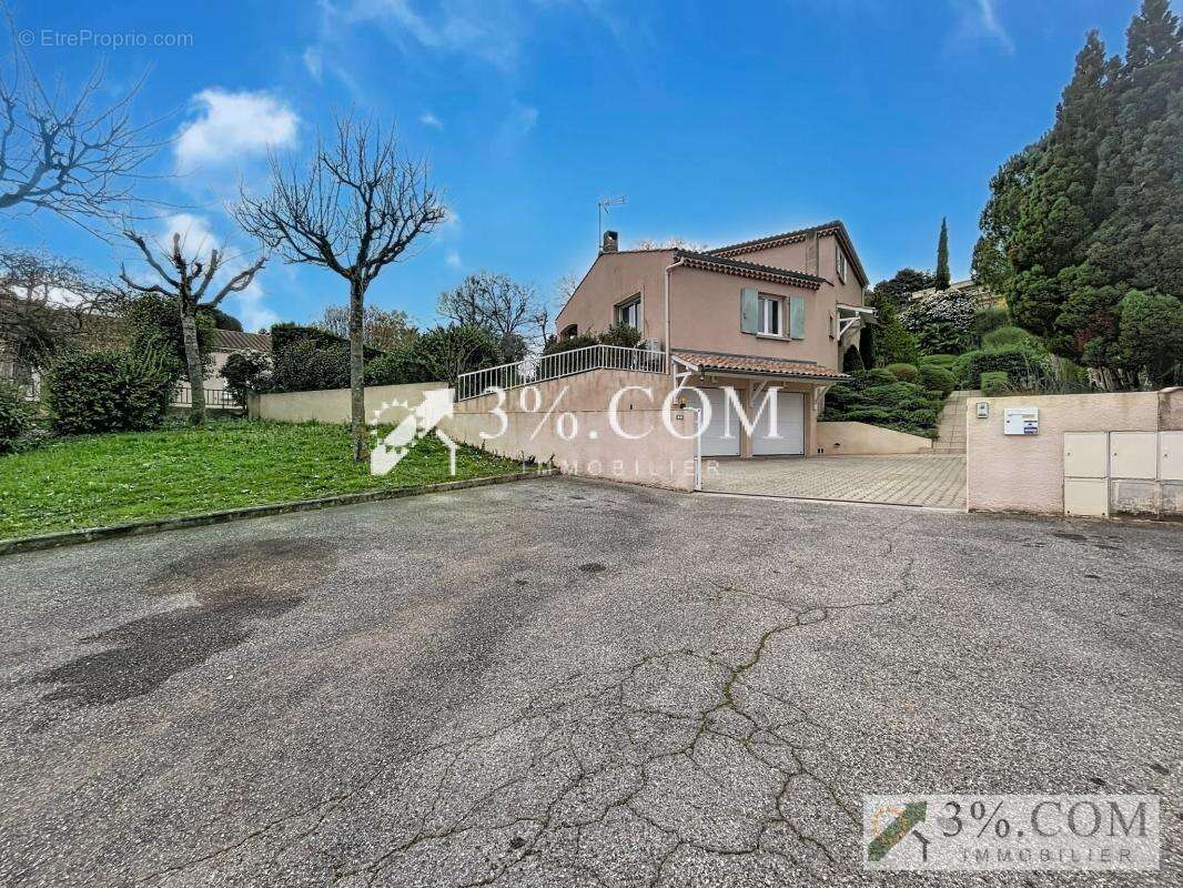 Maison à MONTELEGER