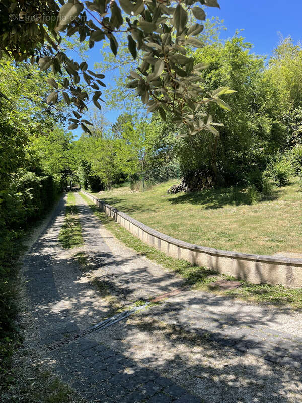 Maison à LA TOUR-DE-SALVAGNY