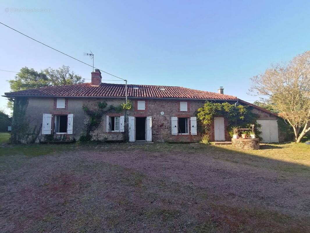 Maison à LUCHAPT