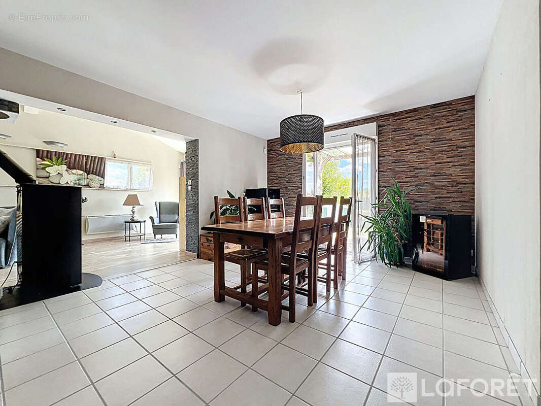 Maison à MONTREVAULT