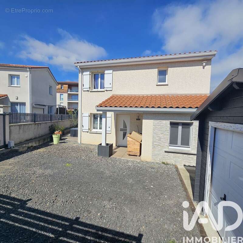 Photo 9 - Maison à SAINT-GENEST-LERPT