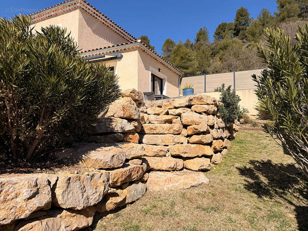 Maison à GREOUX-LES-BAINS