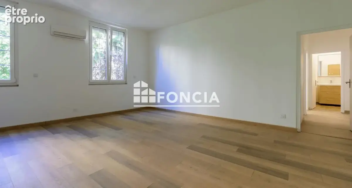 Avignon : T3 lumineux de 60 m² avec climatisation réversible, au calme au dernier étage - photo 2
