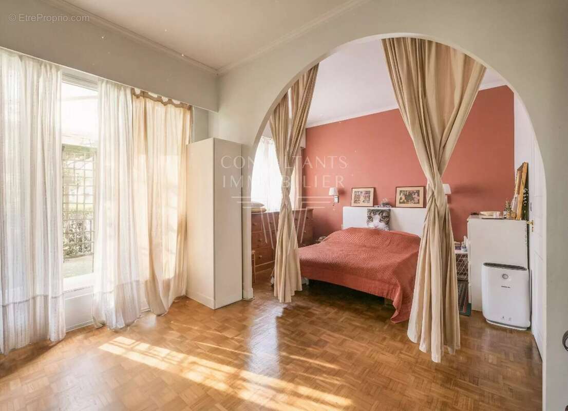 Appartement à NEUILLY-SUR-SEINE