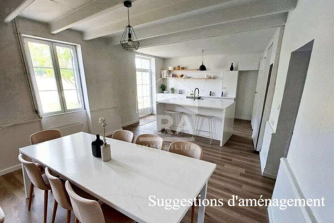 Maison à CHAILLEVETTE